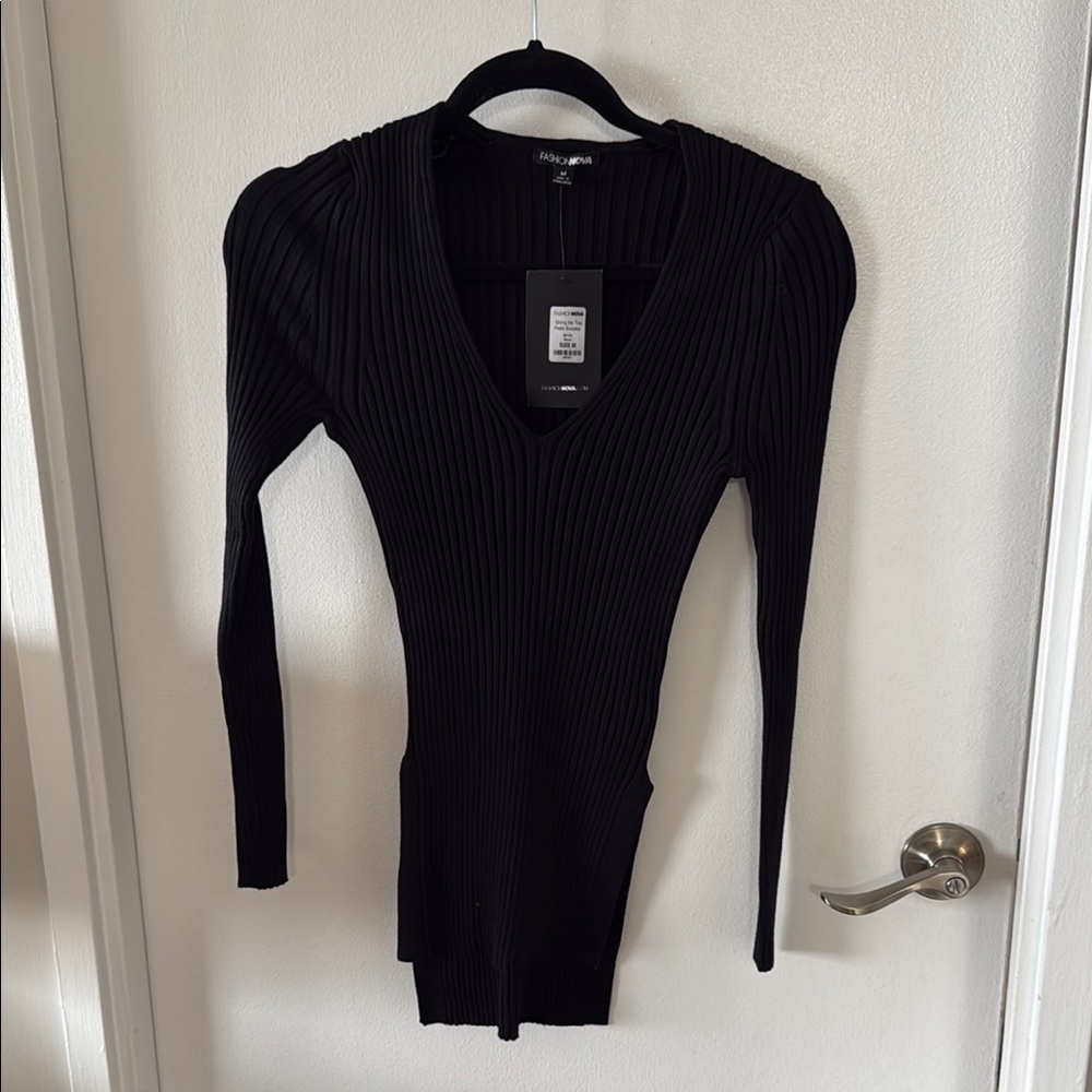NWT Fashion Nova “Giving Me The Feels” Sweater - Black M
